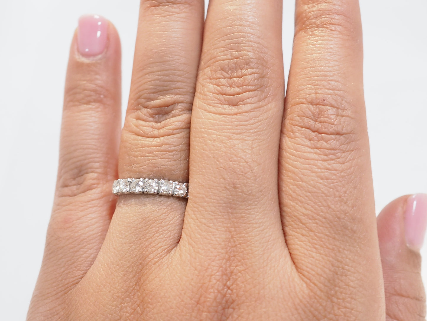 Alliance en or blanc et diamants