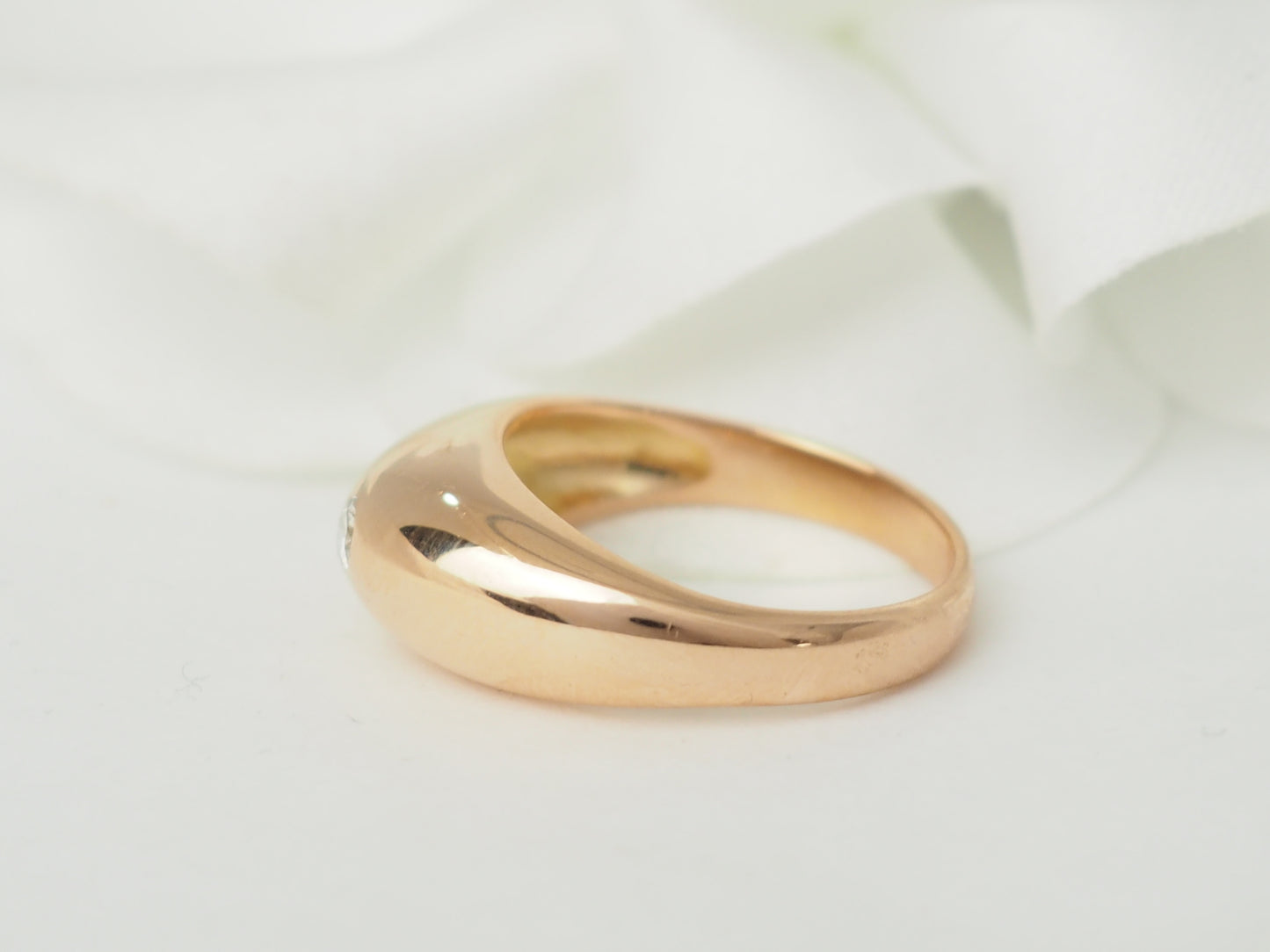 Bague jonc en or jaune et diamant