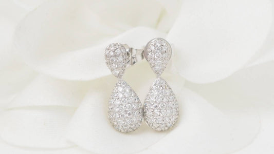 Pendants d'oreilles en or blanc et diamants