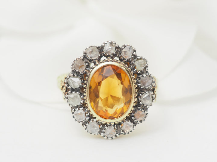Bague ancienne en or jaune, topaze et diamants