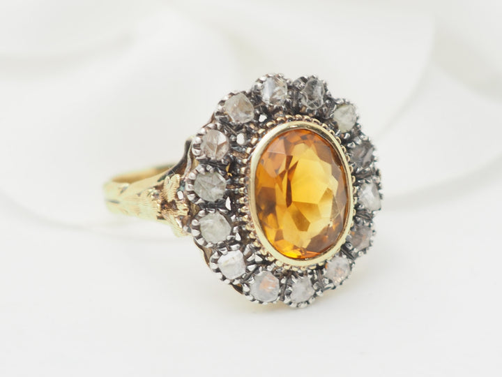 Bague ancienne en or jaune, topaze et diamants