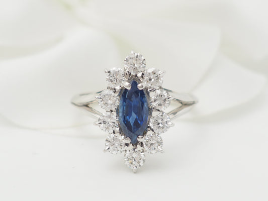 Bague marquise en or blanc, saphir et diamants