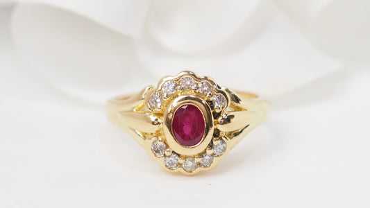 Bague marguerite en or jaune, rubis et diamants