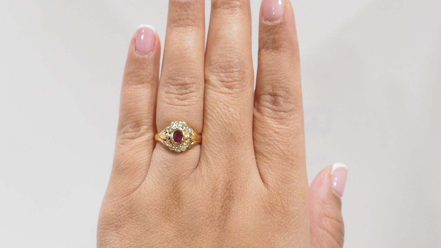 Bague marguerite en or jaune, rubis et diamants