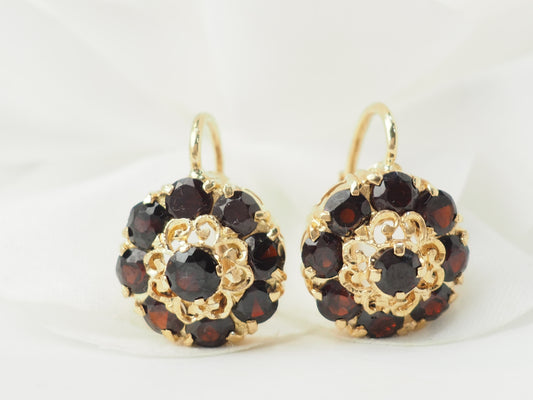 Boucles d'oreilles dormeuses en or jaune et grenat