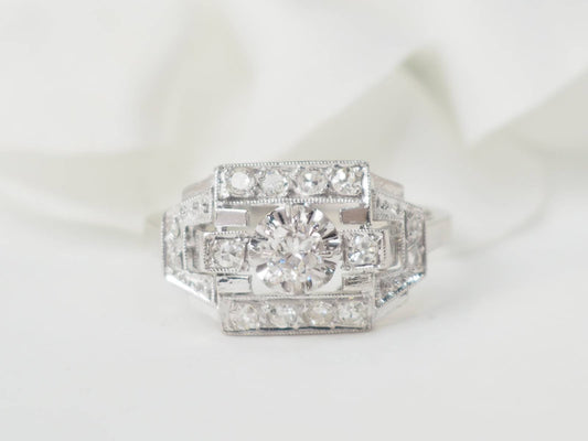Bague Art Déco en platine et diamants