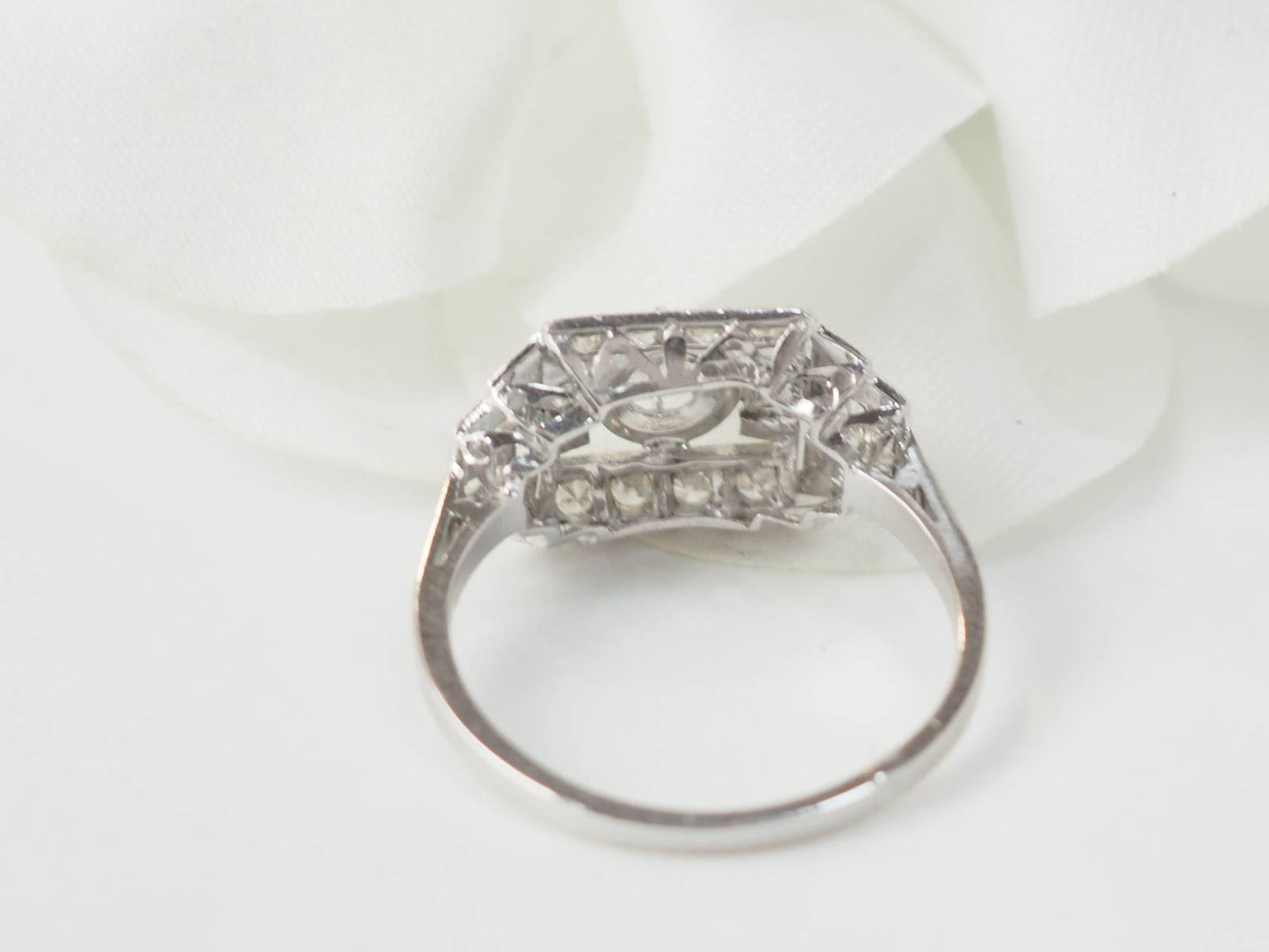 Bague Art Déco en platine et diamants