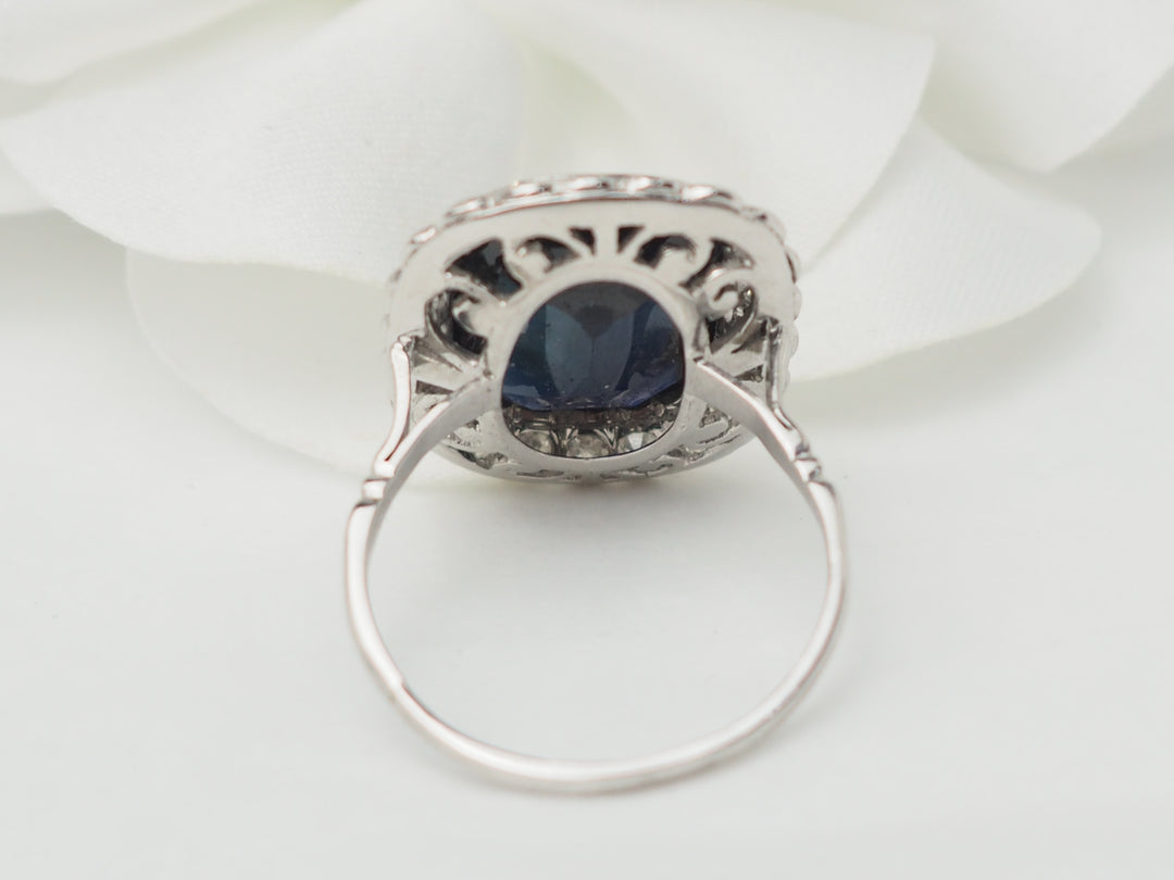 Bague Pompadour en Platine, saphir et diamants