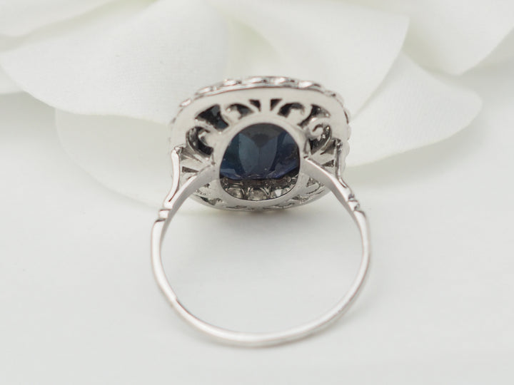Bague Pompadour en Platine, saphir et diamants
