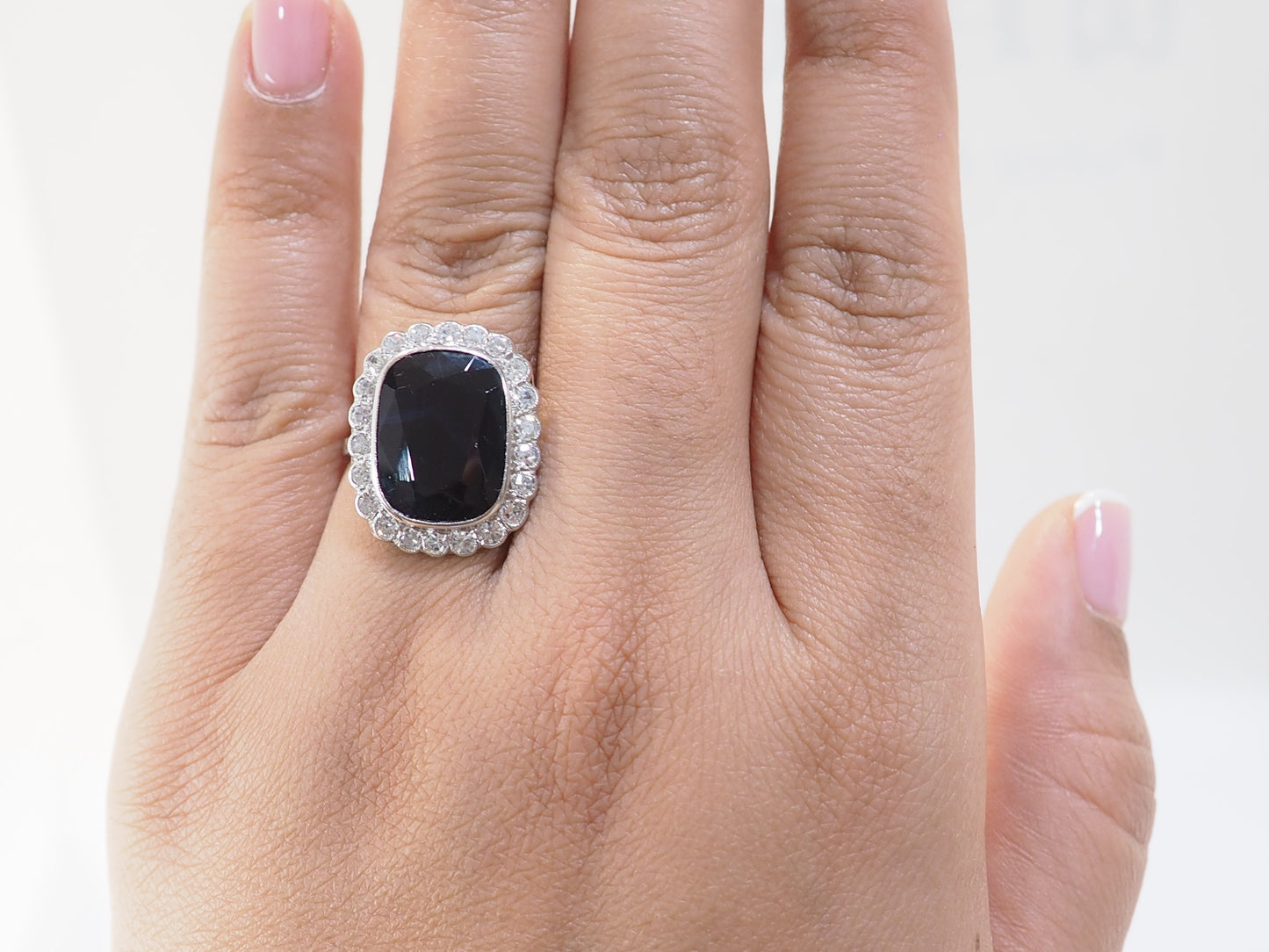 Bague Pompadour en or blanc, saphir et diamants