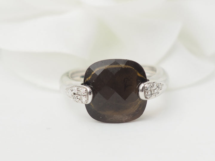 Bague en or blanc, quartz fumé et diamants