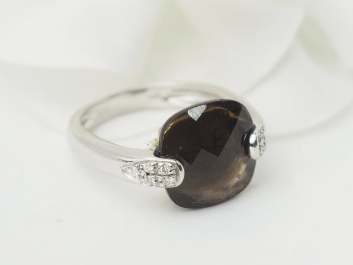 Bague en or blanc, quartz fumé et diamants