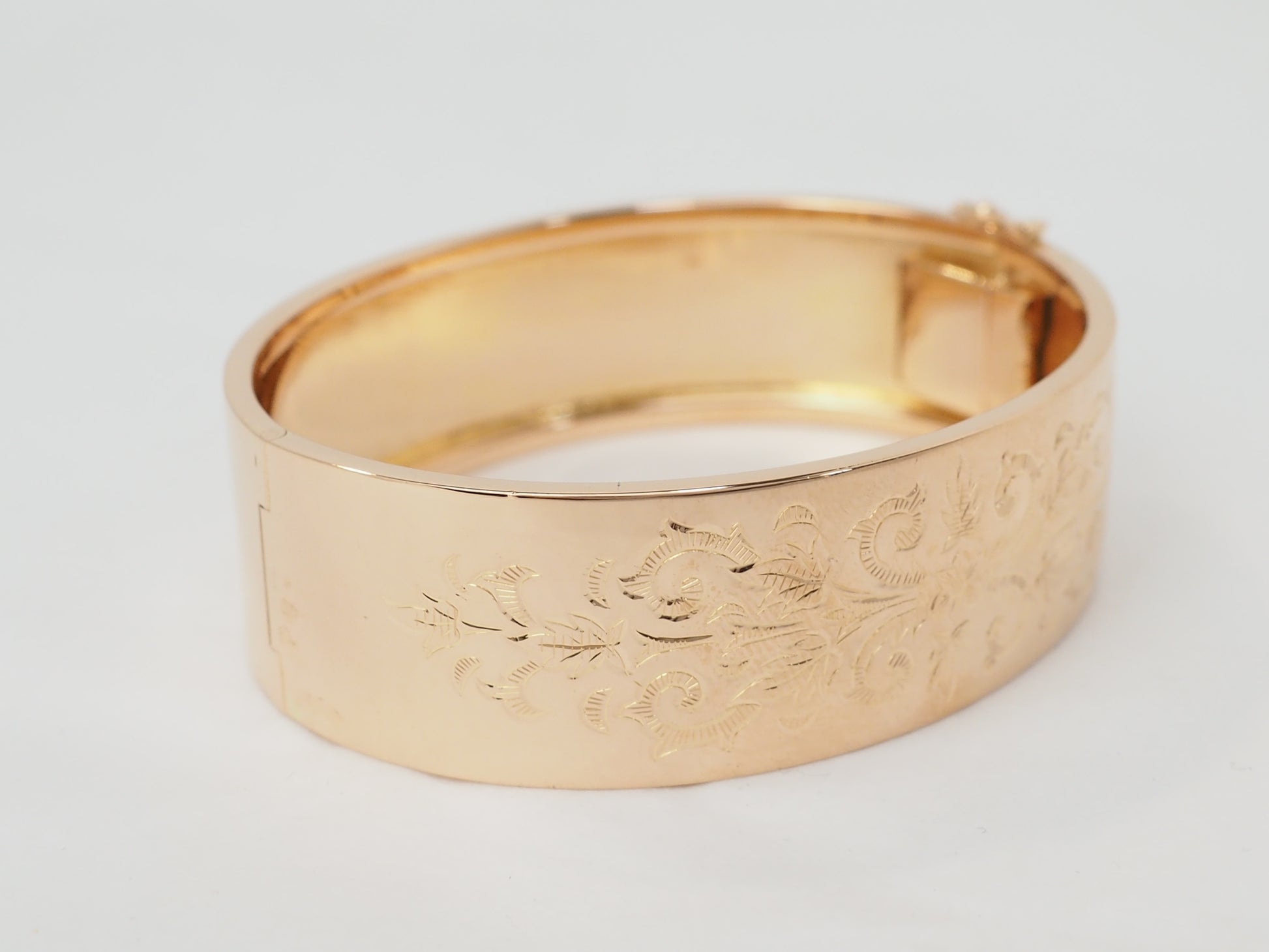 Bracelet années 40 à décor floral en or rose