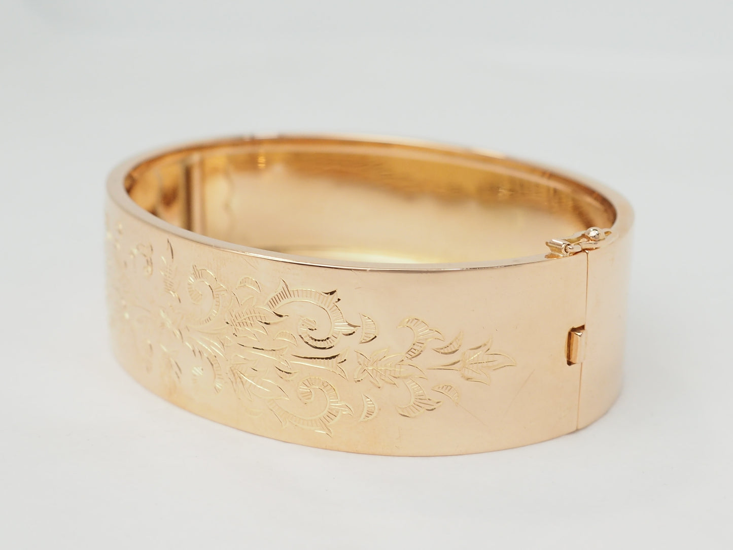 Bracelet ancien à décor floral en or rose