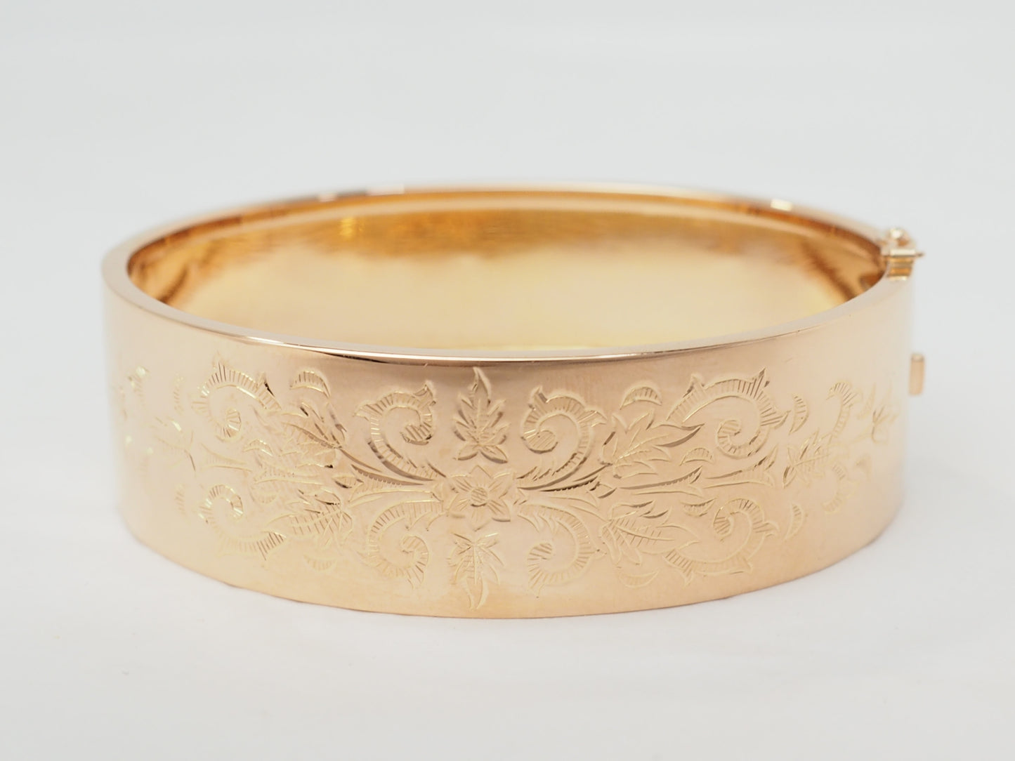 Bracelet ancien à décor floral en or rose