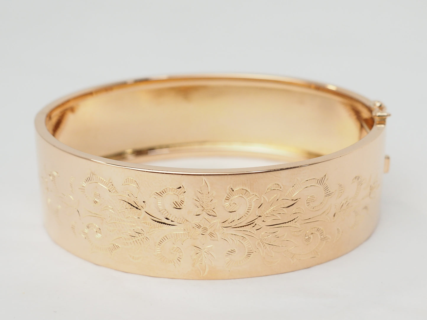 Bracelet ancien à décor floral en or rose