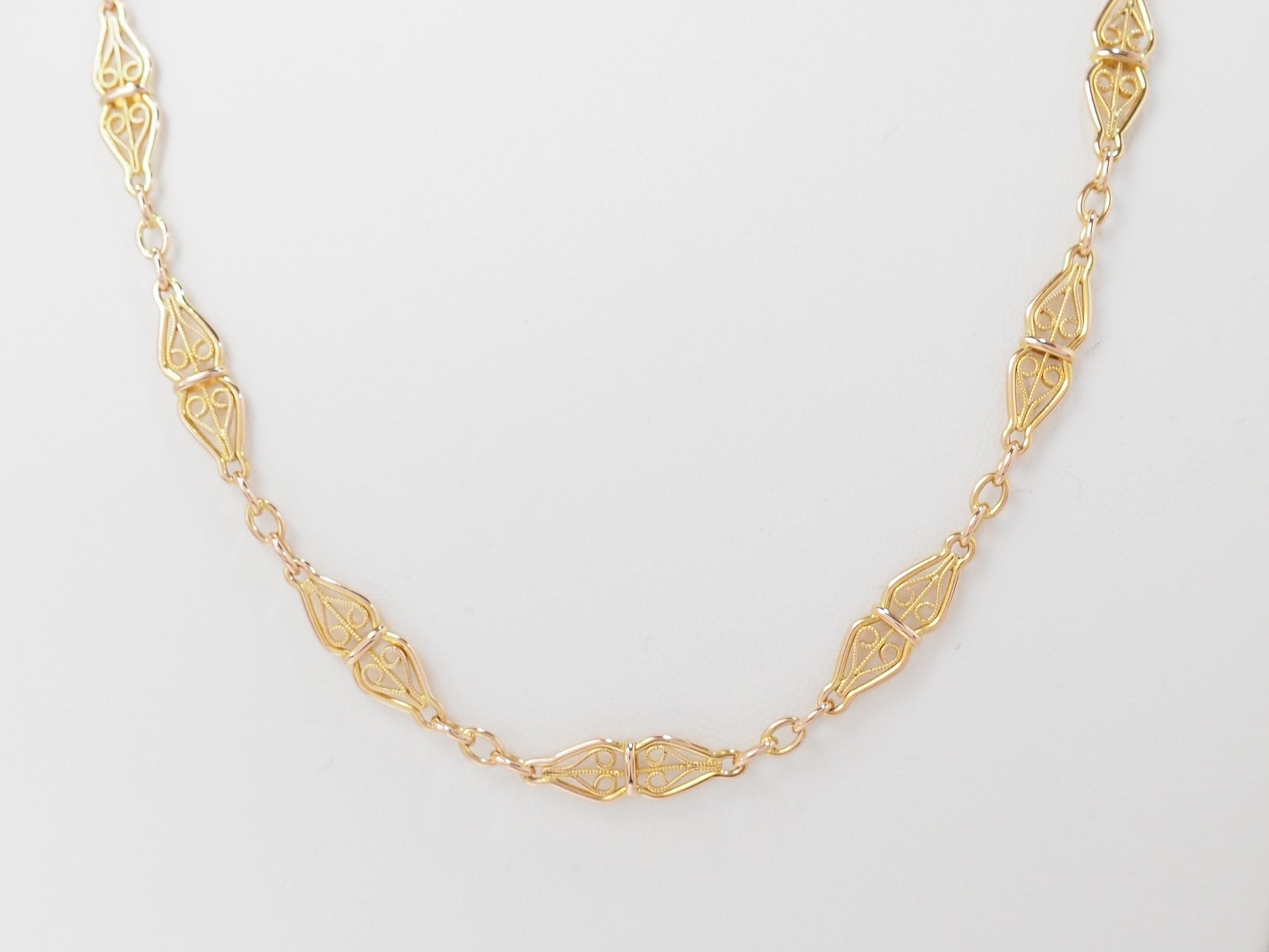 collier Art Nouveau maille filigrane en or jaune