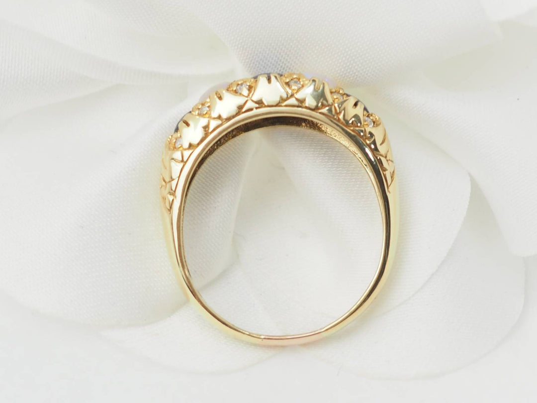 Bague jarretière en or jaune, saphirs et pierres de lune