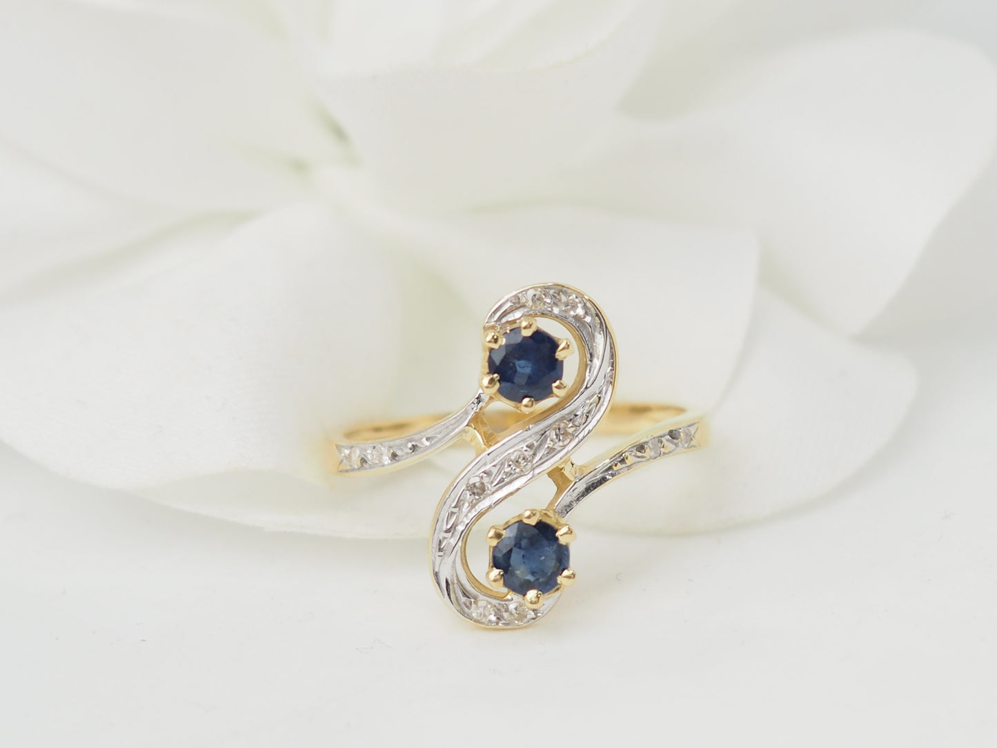 Bague Toi et Moi en or bicolore, saphirs et diamants