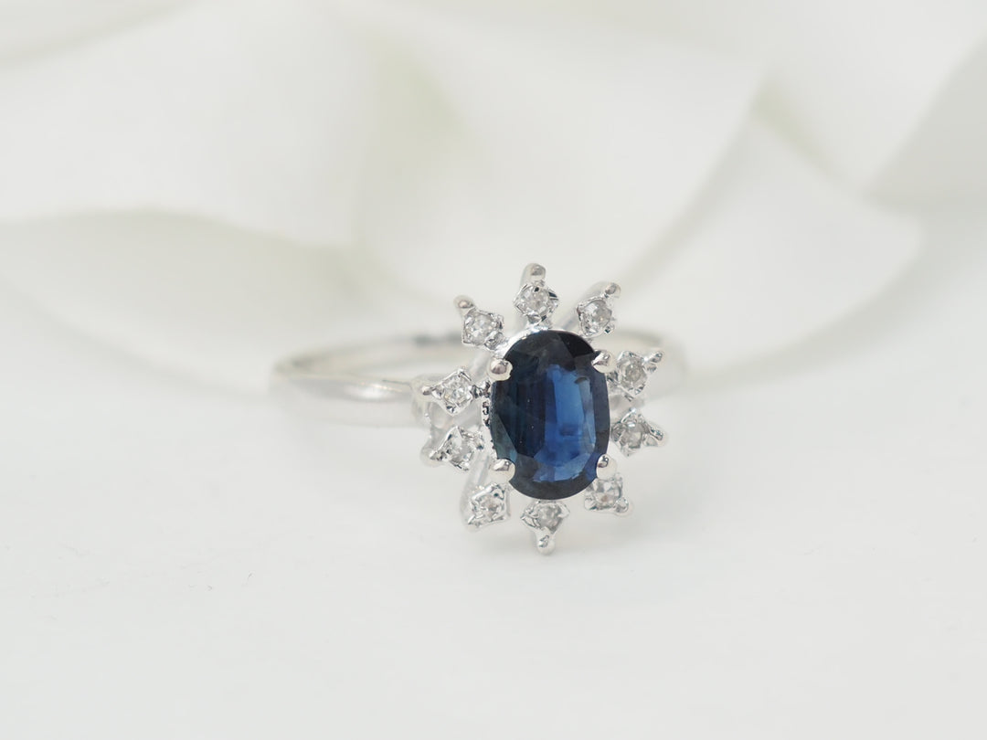 Bague marguerite en or blanc et saphir