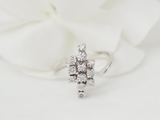 Bague vintage en or blanc et diamants
