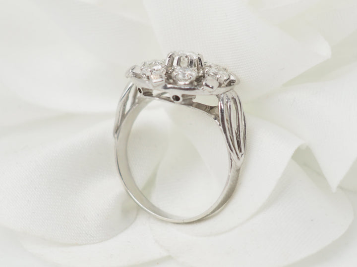 Bague marguerite en or blanc et diamants