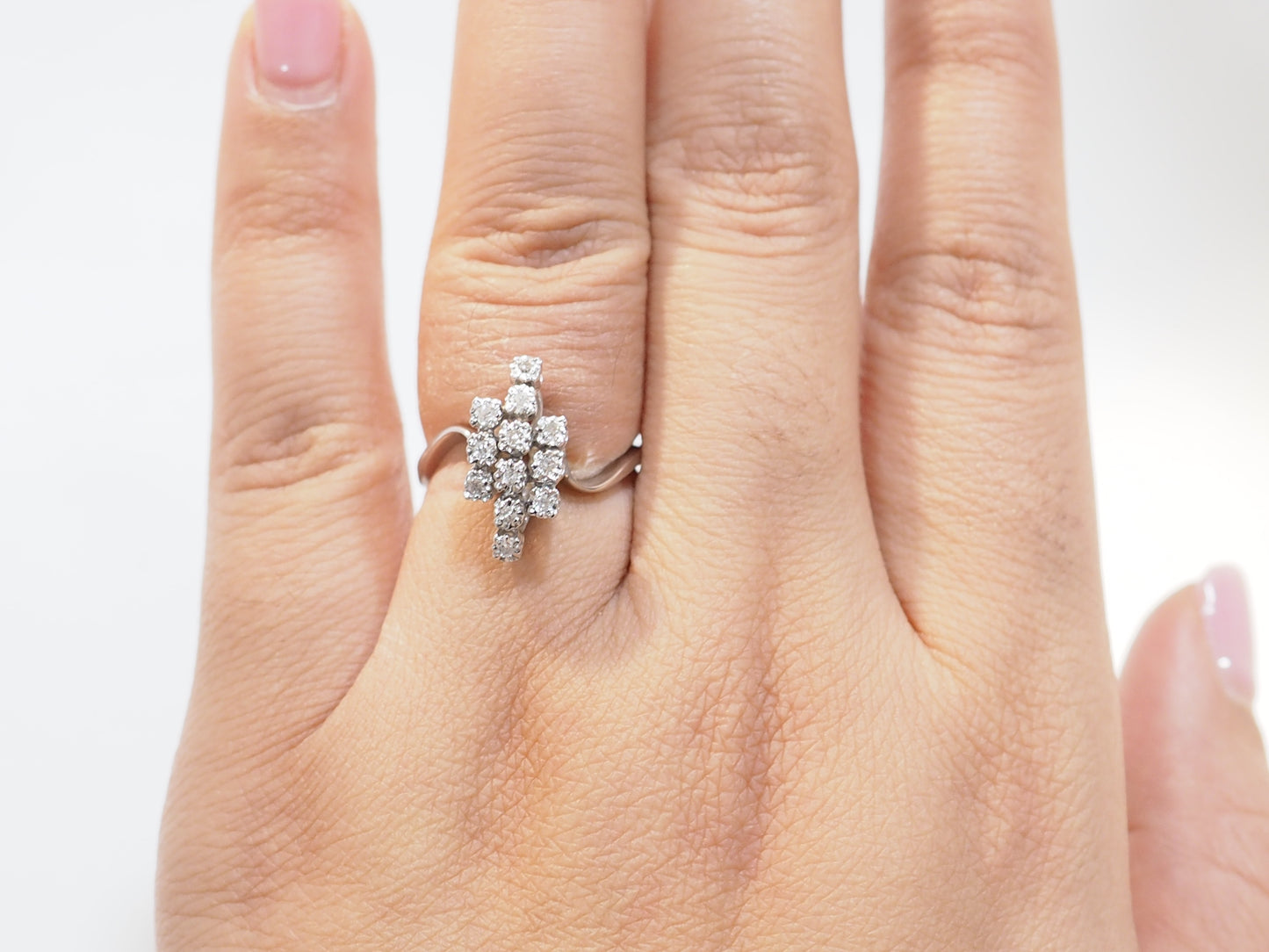 Bague vintage en or blanc et diamants