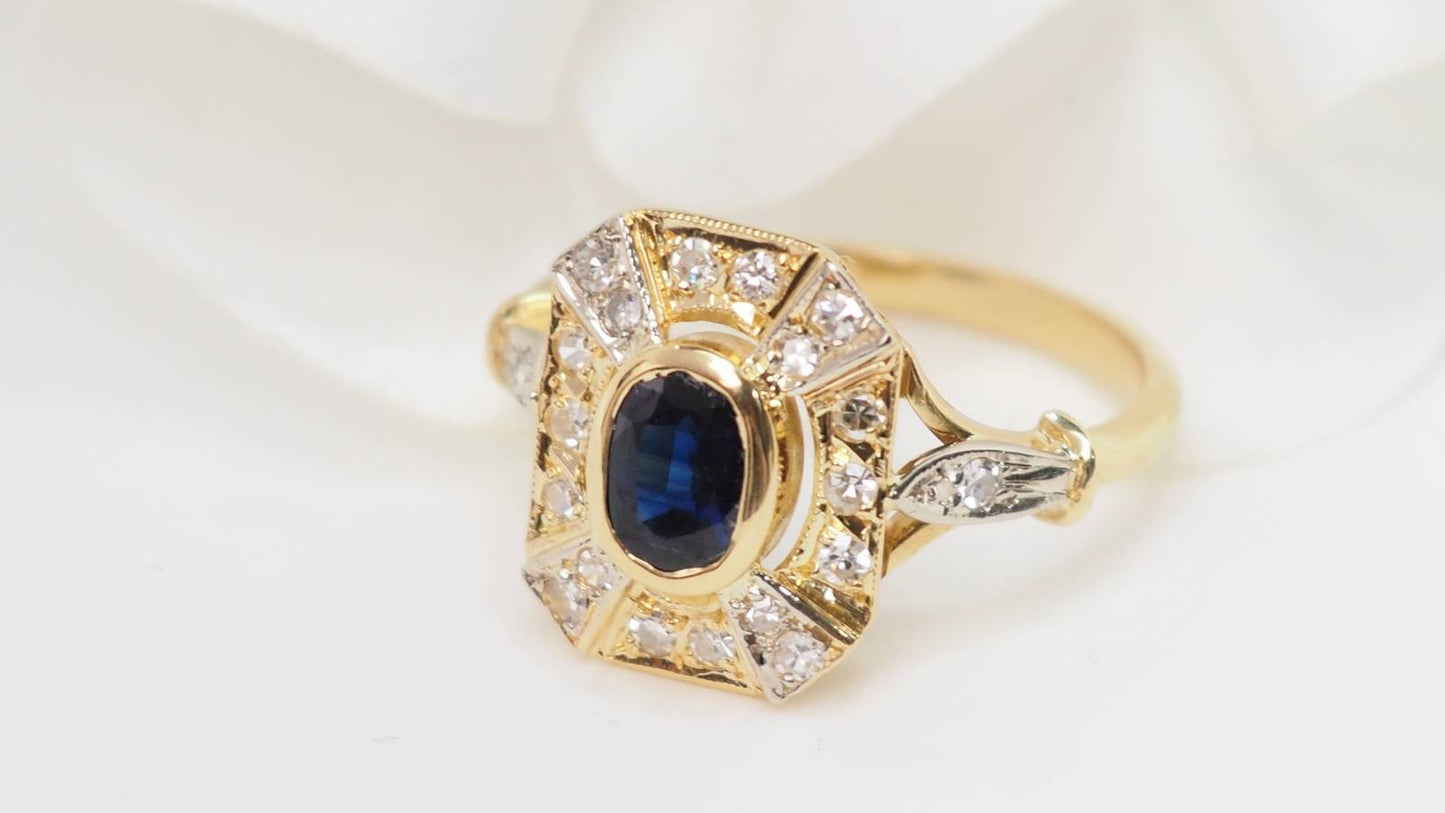 Bague vintage en or jaune, saphir et diamants ovale