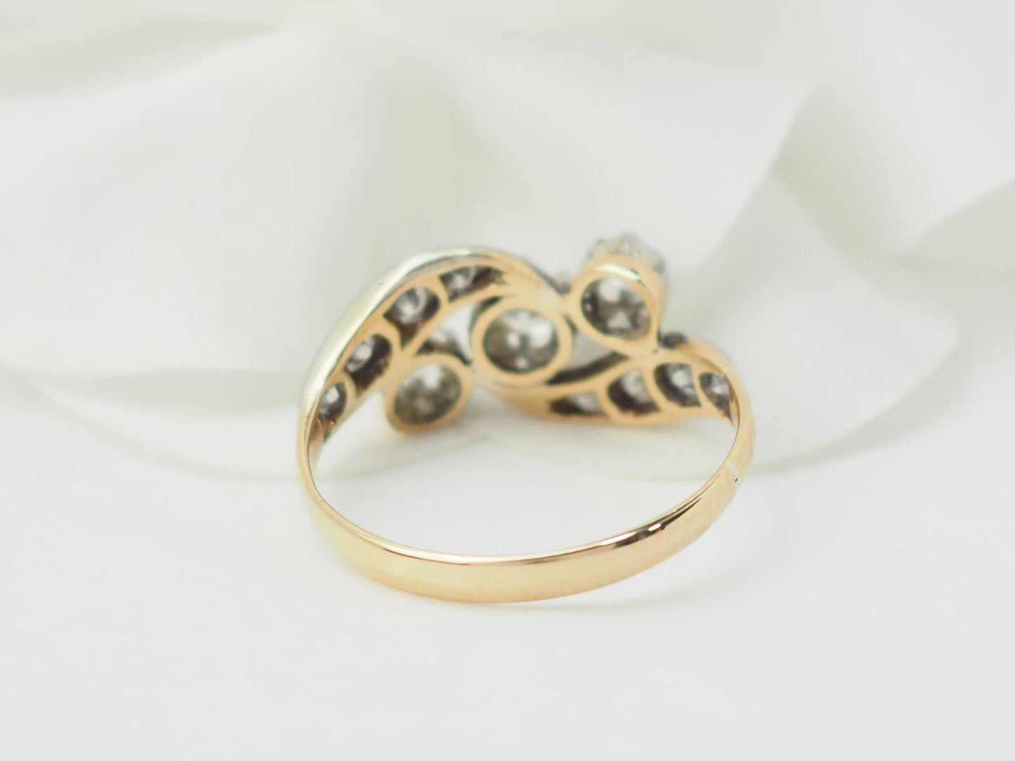 Bague ancienne en or bicolore et diamants