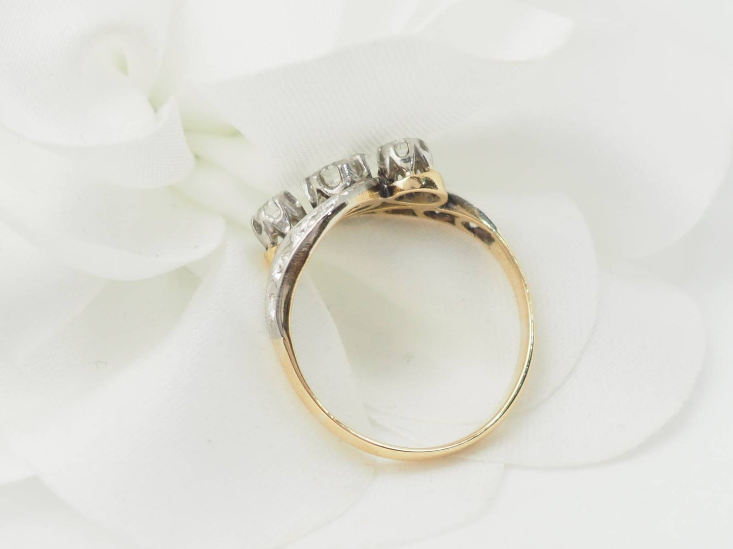 Bague ancienne en or bicolore et diamants