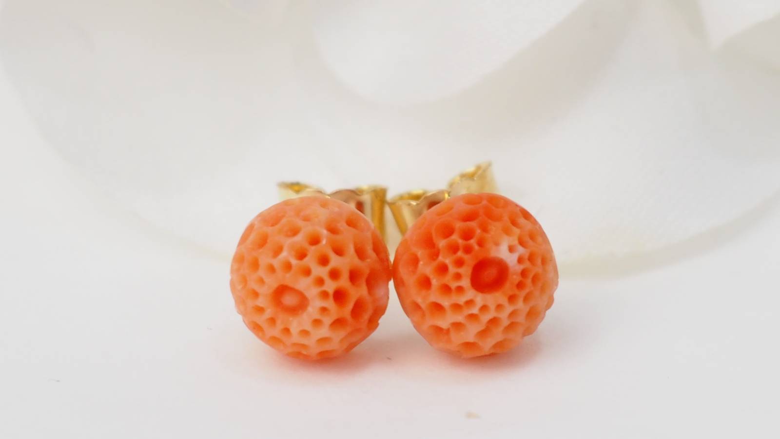 Boucles d'oreilles ancienne corail