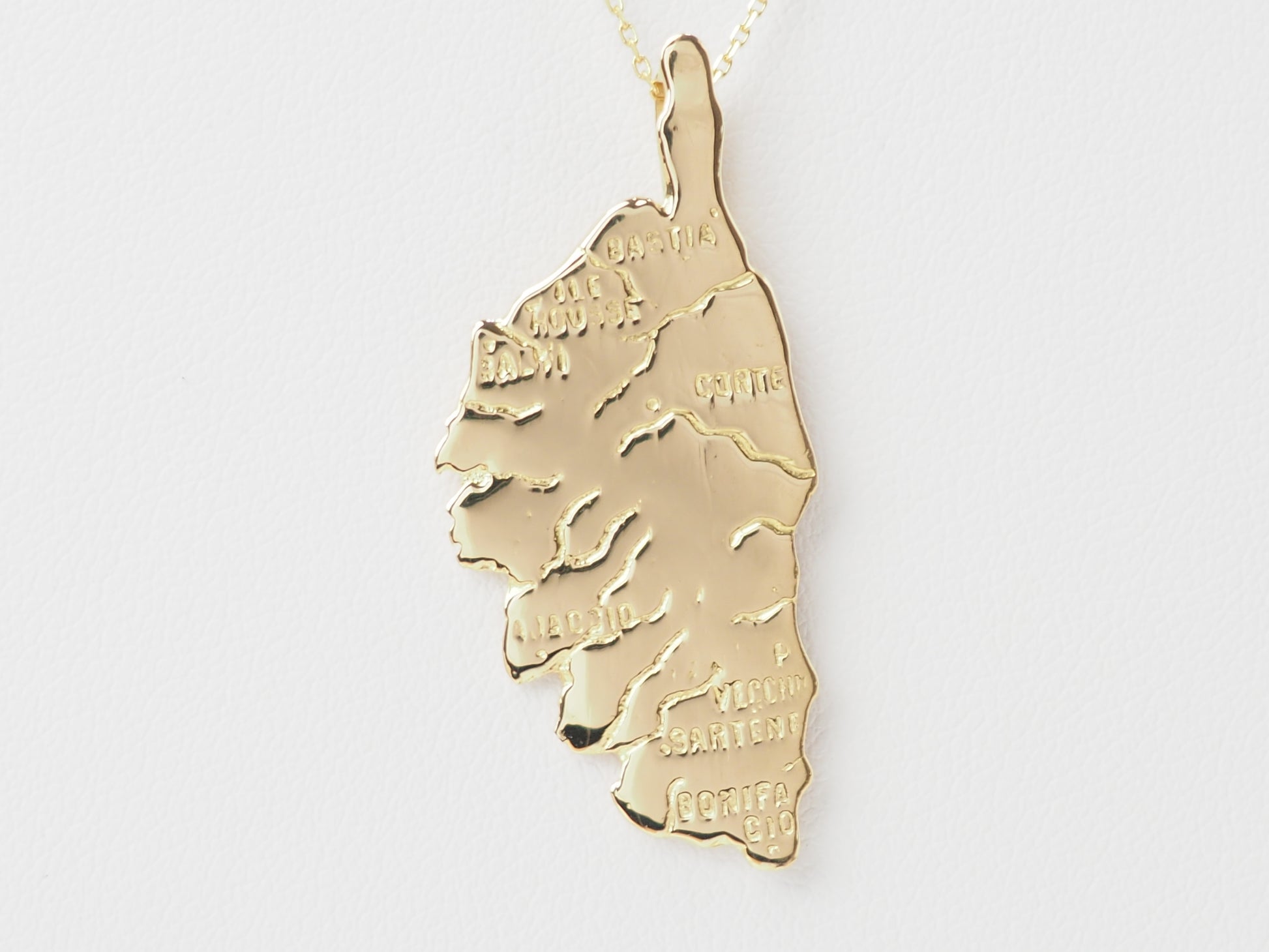 pendentif carte de la corse en or jaune