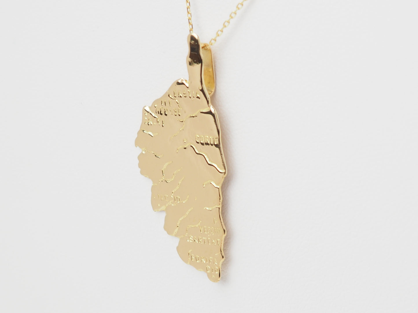 Pendentif carte de la Corse en or jaune