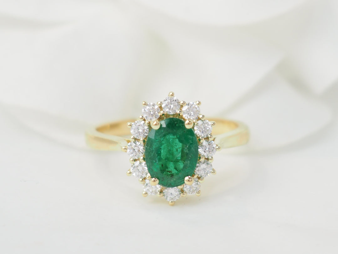 Bague marguerite en or jaune, émeraude et diamants
