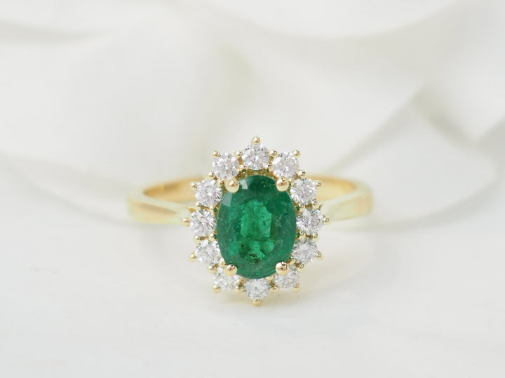 Bague marguerite en or jaune, émeraude et diamants