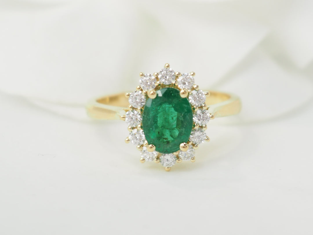 Bague marguerite en or jaune, émeraude et diamants