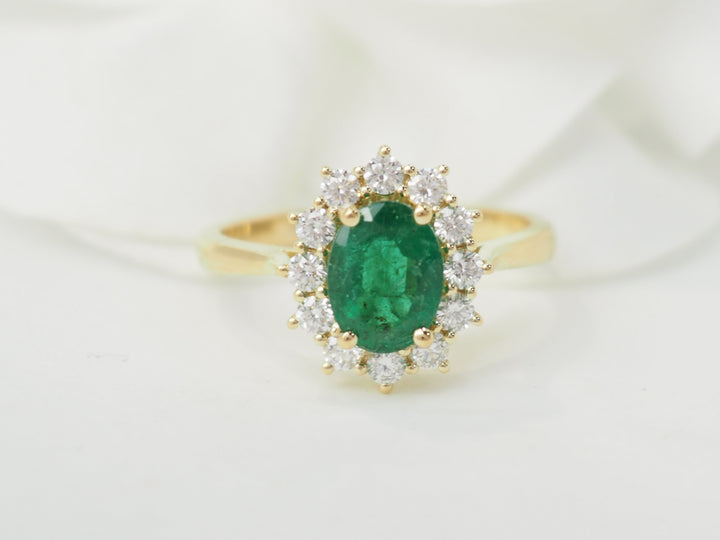 Bague marguerite en or jaune, émeraude et diamants