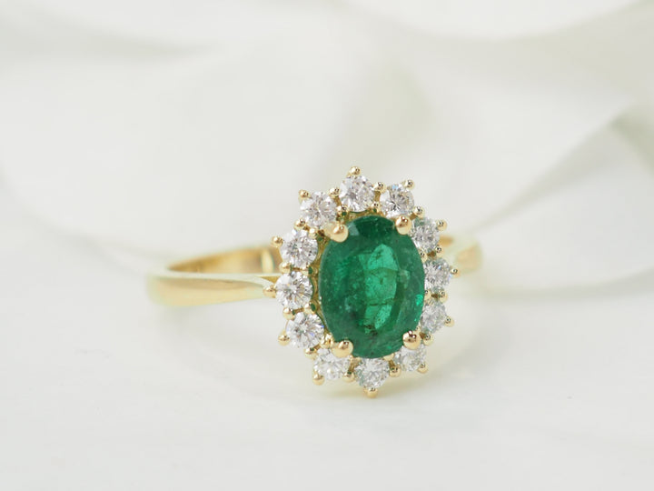 Bague marguerite en or jaune, émeraude et diamants
