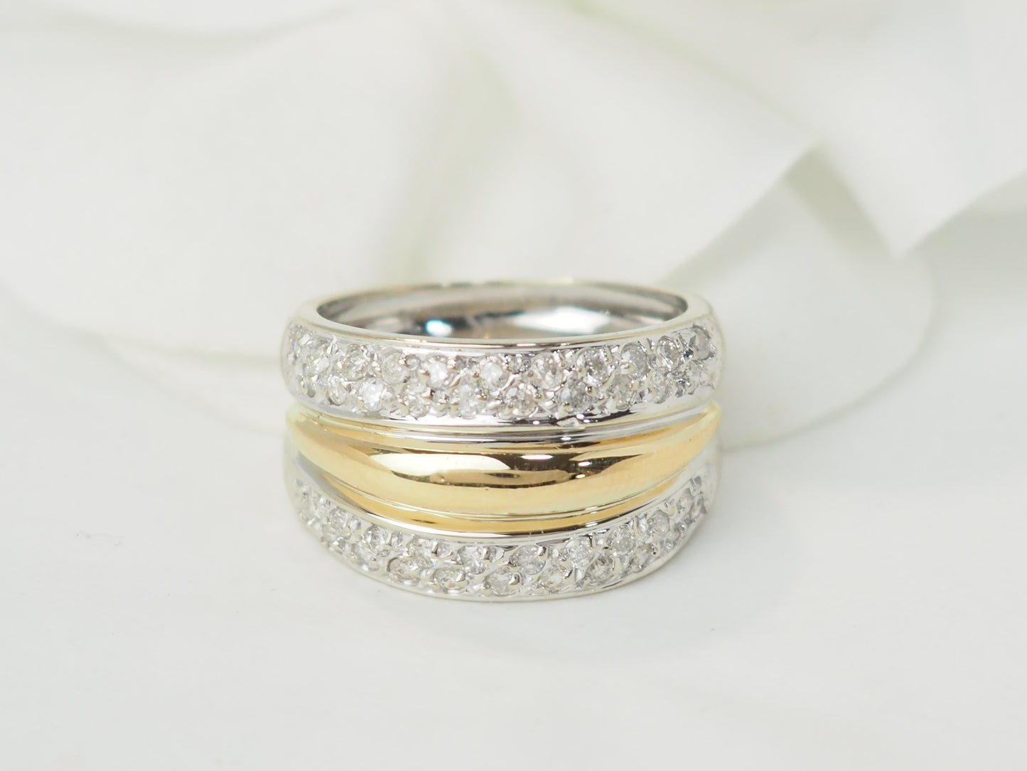 Bague jonc en or bicolore et diamants