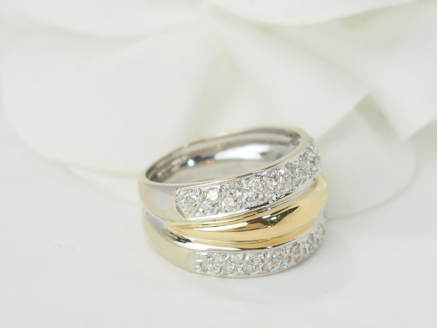 Bague jonc en or bicolore et diamants