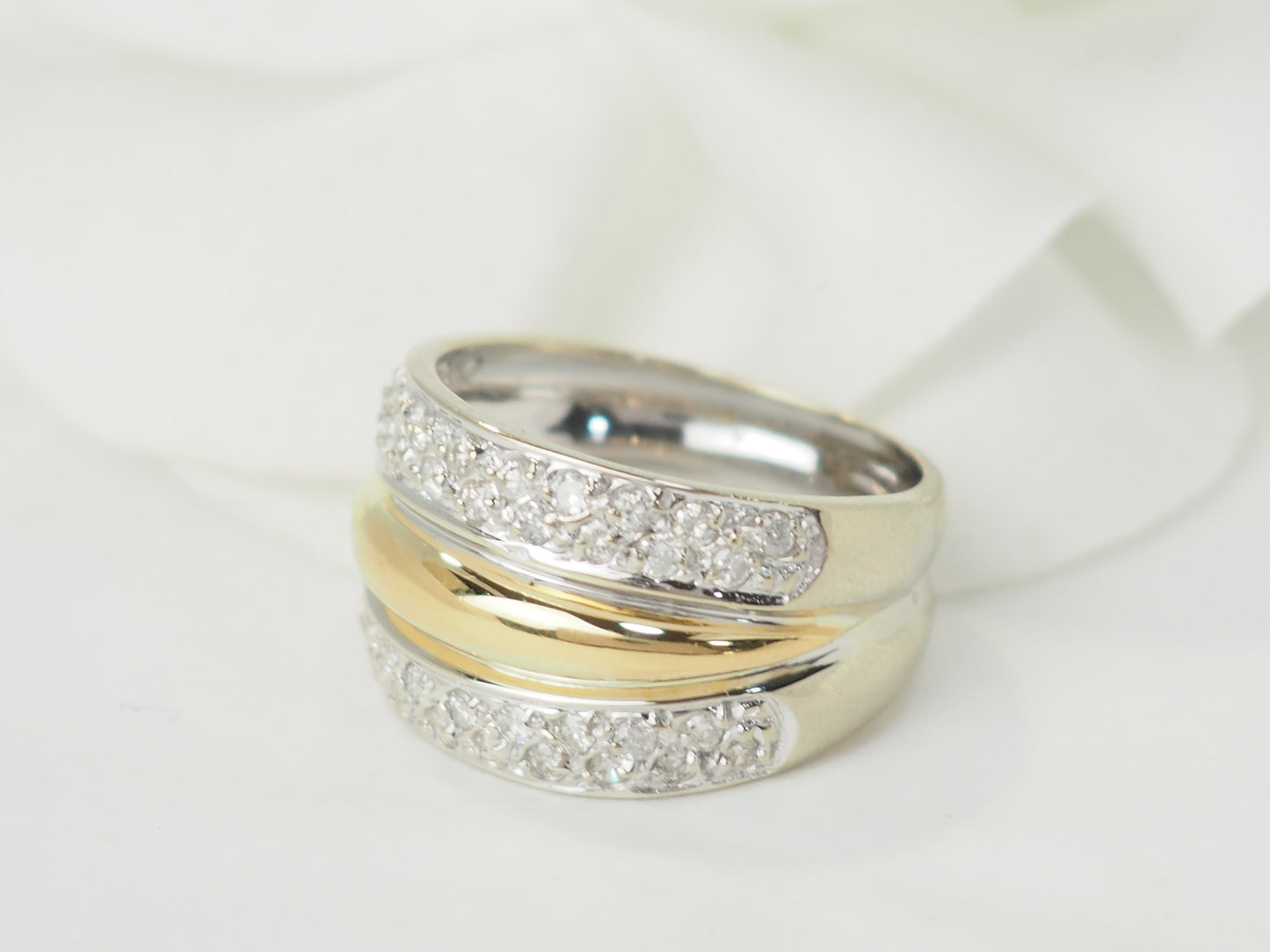 Bague jonc en or bicolore et diamants