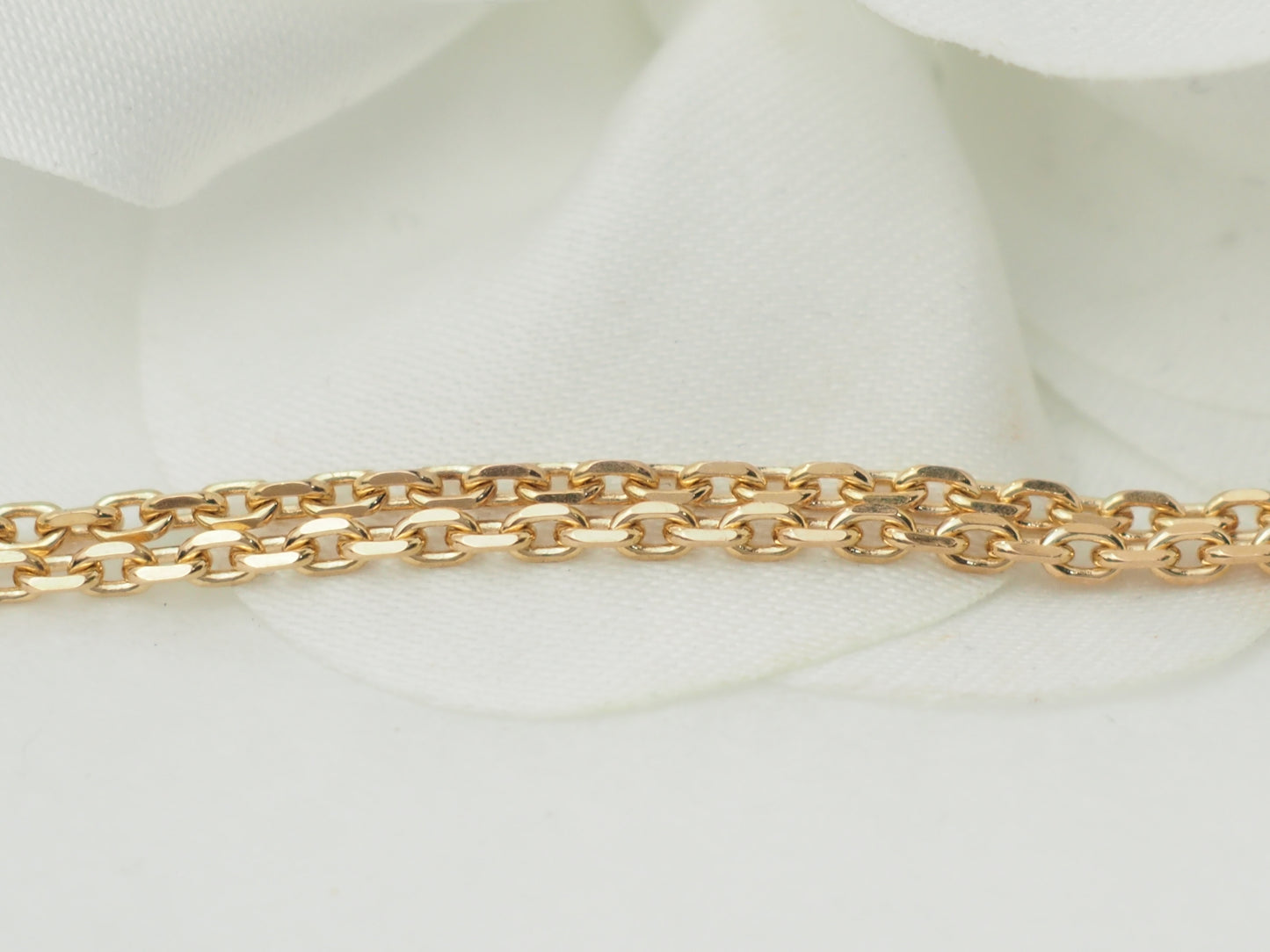 Collier pendentif en or jaune, émeraude et diamants