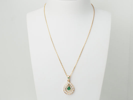 Collier pendentif en or jaune, émeraude et diamants
