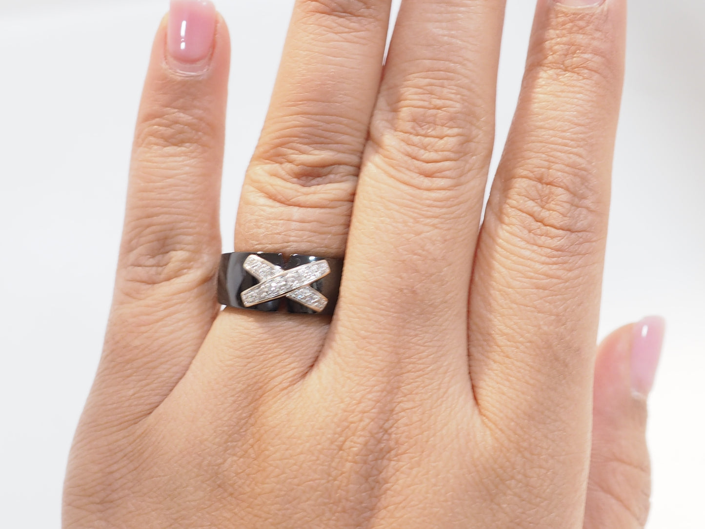 Bague en or blanc et céramique