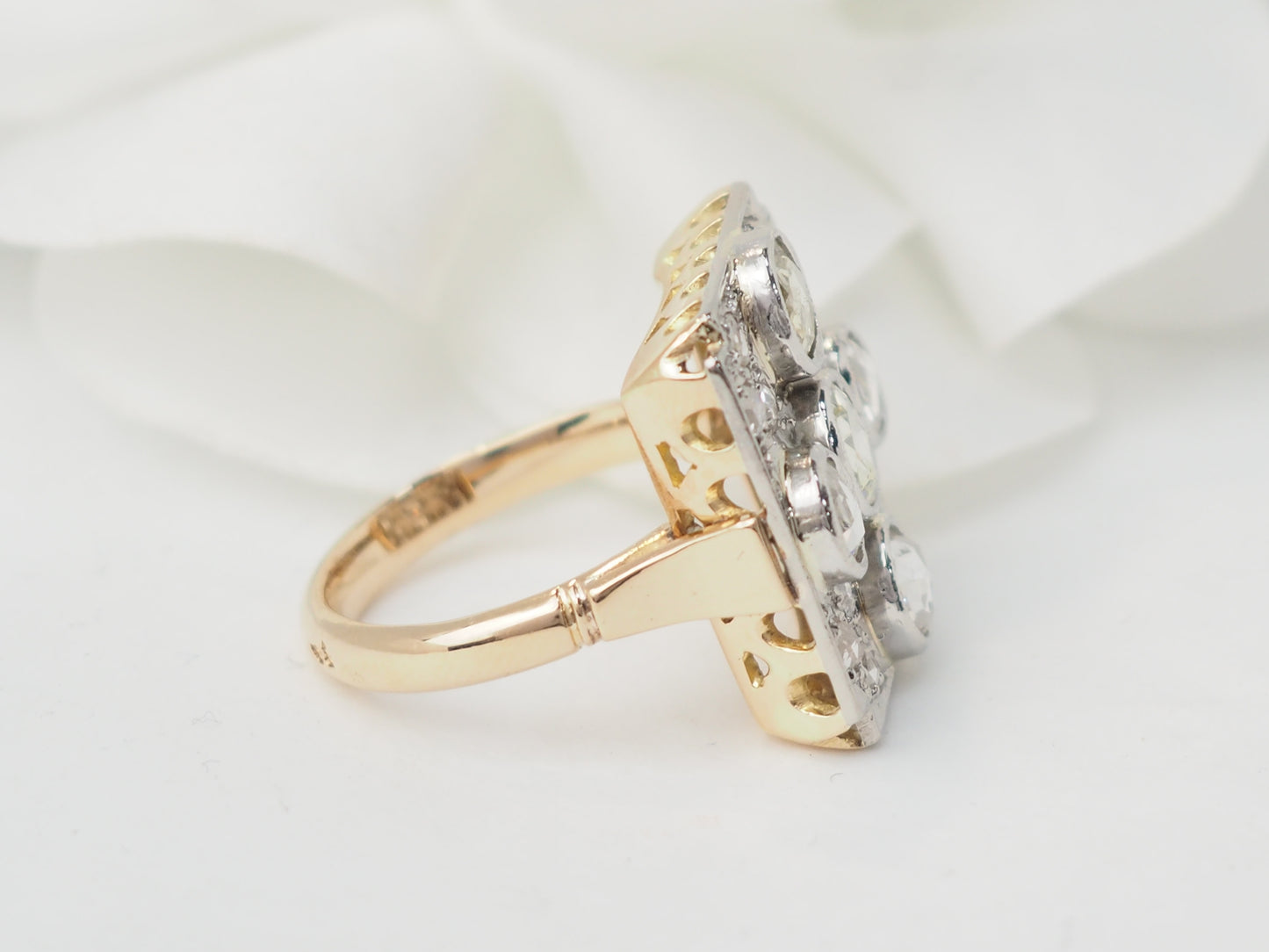 Bague ancienne en or jaune platine et diamants