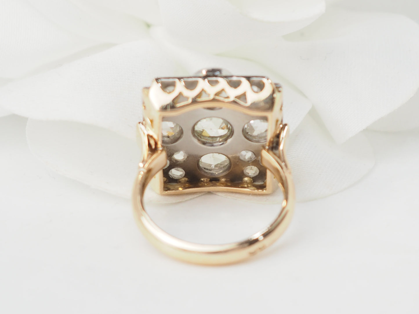 Bague ancienne en or jaune platine et diamants