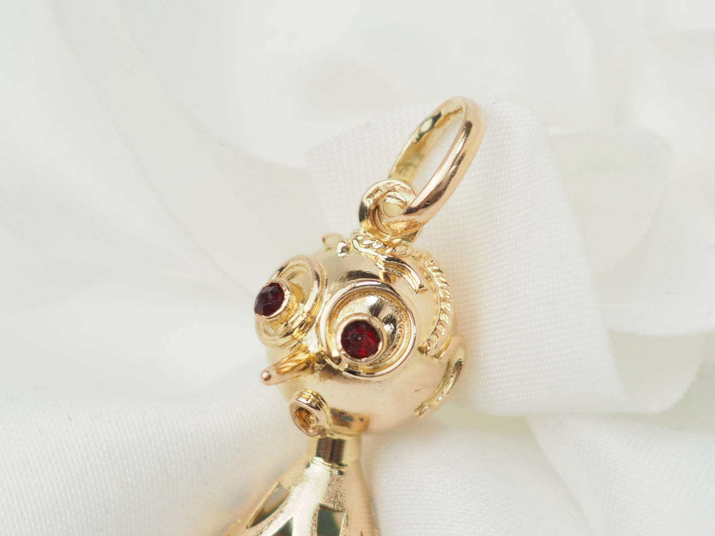 Pendentif breloque figurine en or jaune