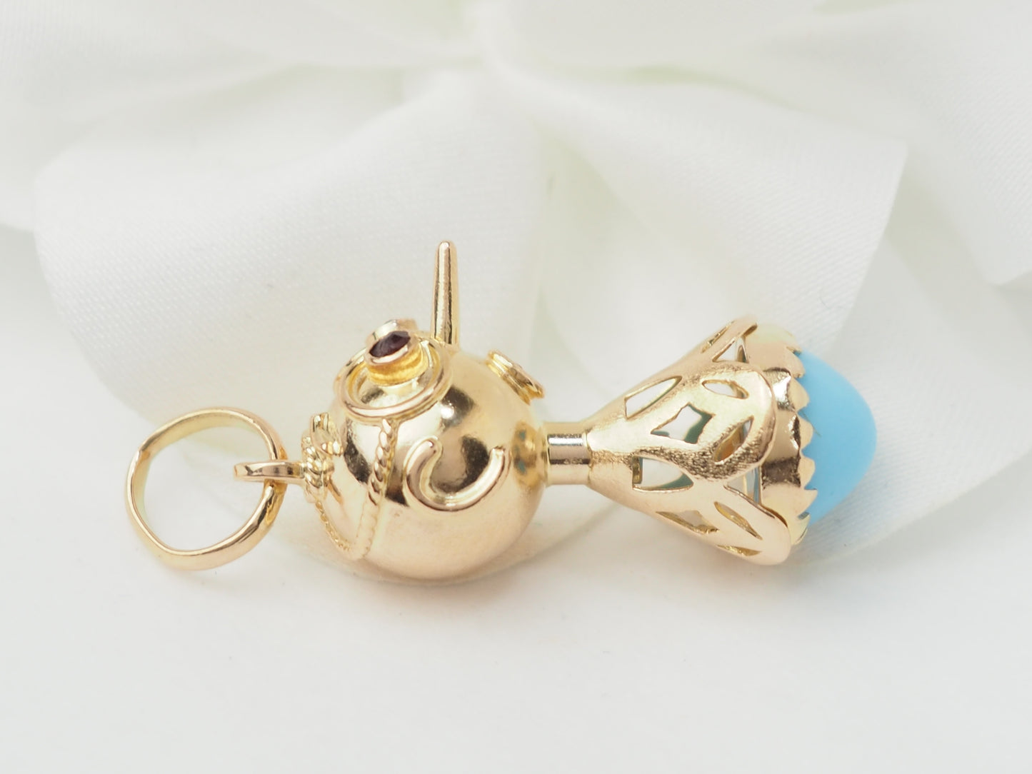 Pendentif breloque figurine en or jaune