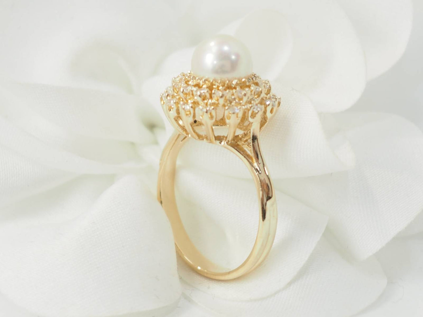 Bague vintage en or jaune, perle de culture et diamants