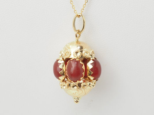 Pendentif breloque en or jaune et cormalines